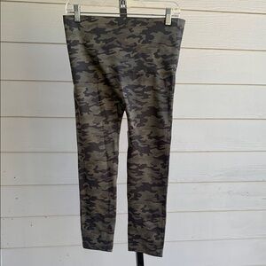 Spanx camouflage print 7/8 yoga Pilates leggings 2X